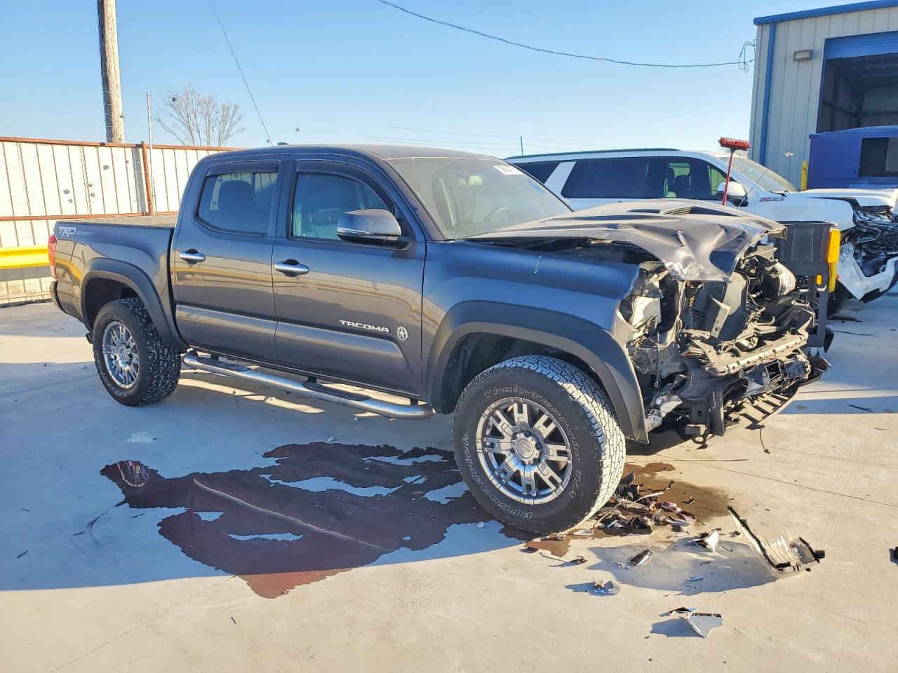 2017 TOYOTA TACOMA DOUBLE CAB photo 4