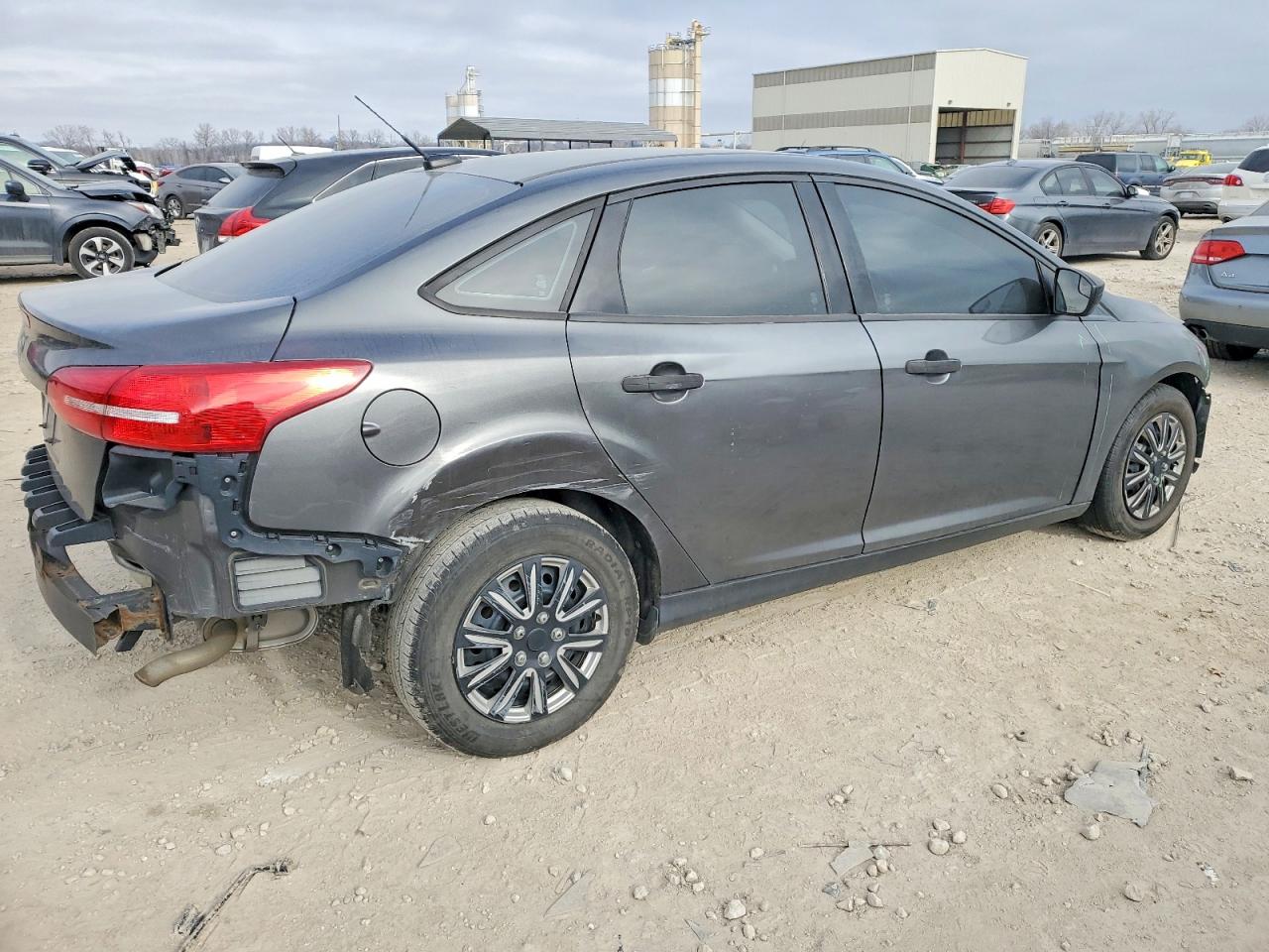2018 FORD FOCUS S photo 3