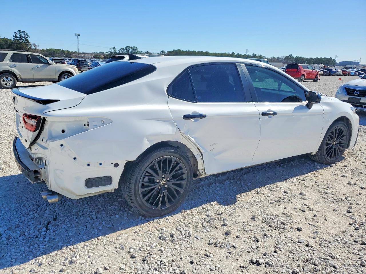 2021 TOYOTA CAMRY SE photo 3