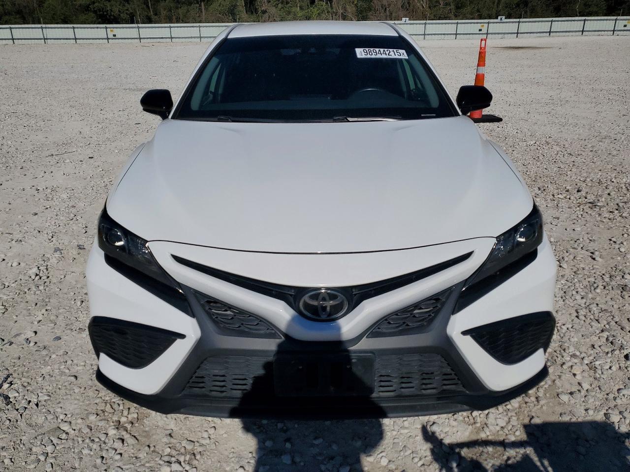 2021 TOYOTA CAMRY SE photo 5
