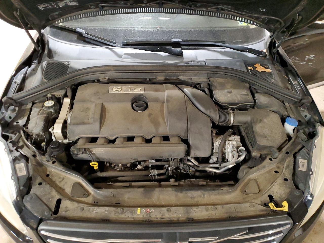 2015 VOLVO XC60 T6 PREMIER+ photo 12