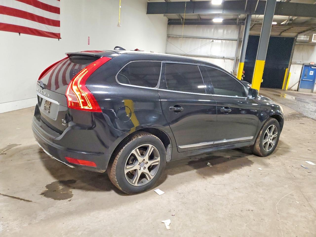 2015 VOLVO XC60 T6 PREMIER+ photo 3