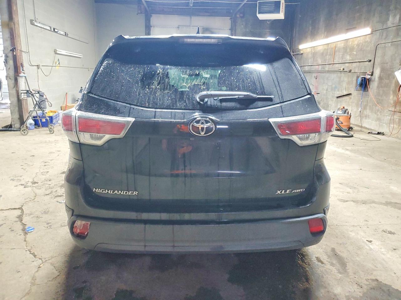 2016 TOYOTA HIGHLANDER XLE photo 6