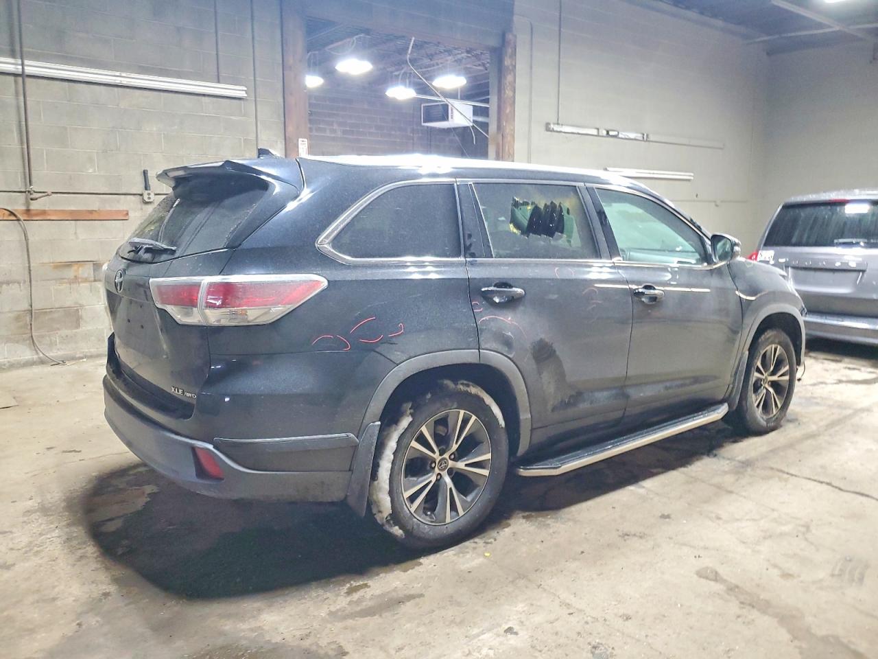 2016 TOYOTA HIGHLANDER XLE photo 3