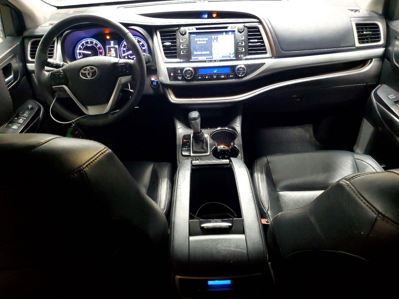 2016 TOYOTA HIGHLANDER XLE photo 8