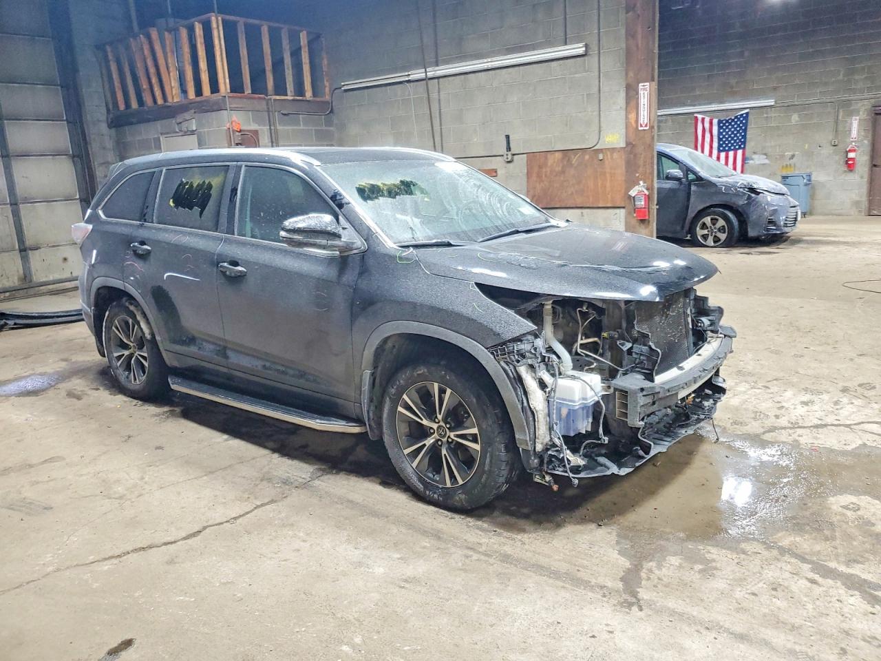 2016 TOYOTA HIGHLANDER XLE photo 4