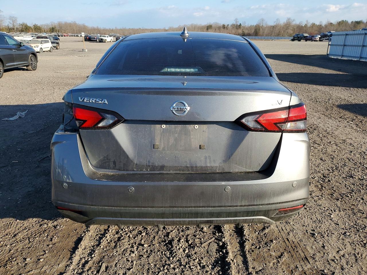 2021 NISSAN VERSA SV photo 6