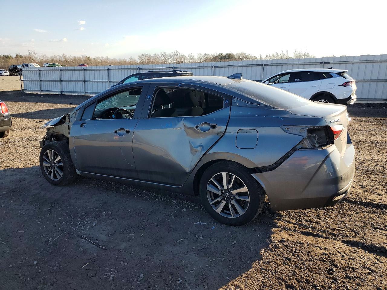 2021 NISSAN VERSA SV photo 2