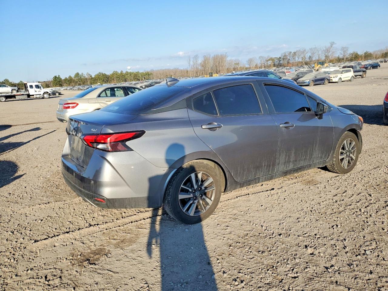 2021 NISSAN VERSA SV photo 3