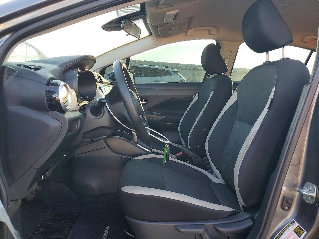 2021 NISSAN VERSA SV photo 7