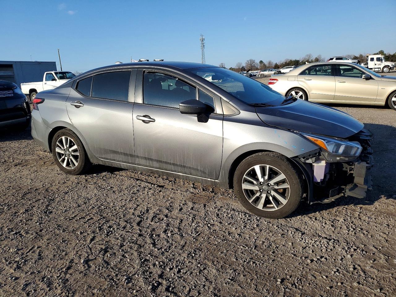 2021 NISSAN VERSA SV photo 4