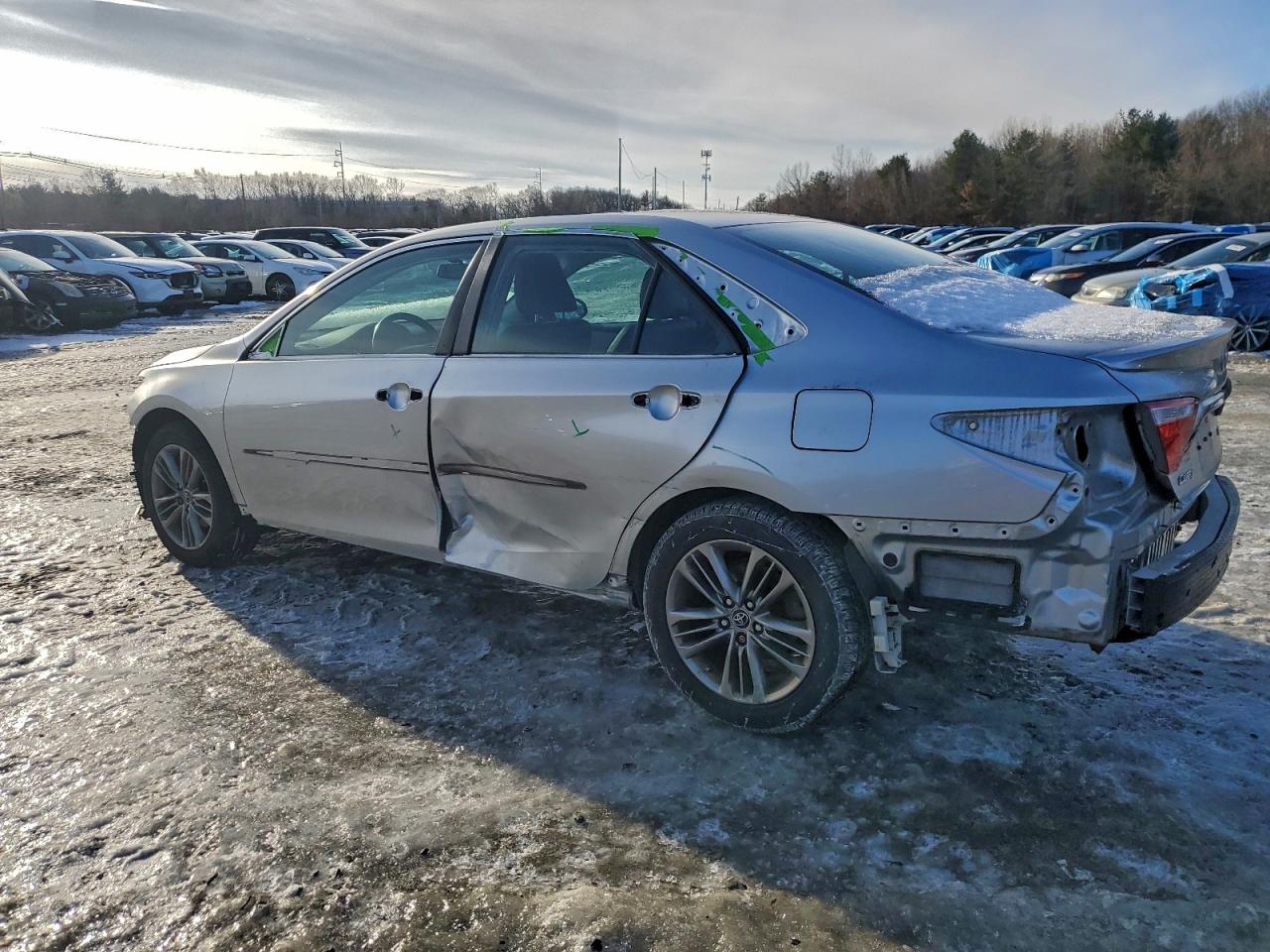 2015 TOYOTA CAMRY LE photo 2