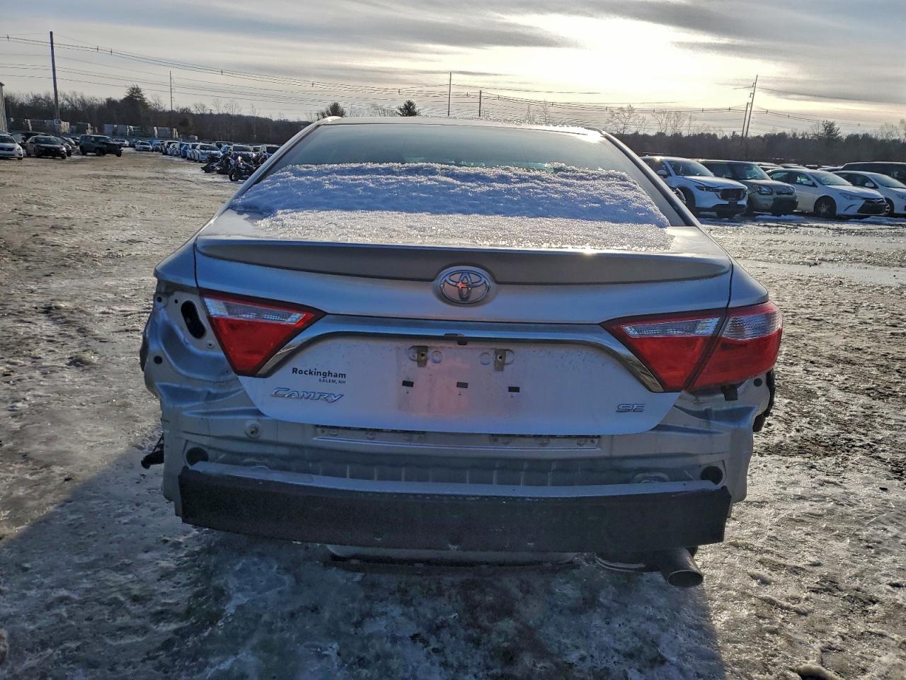 2015 TOYOTA CAMRY LE photo 6
