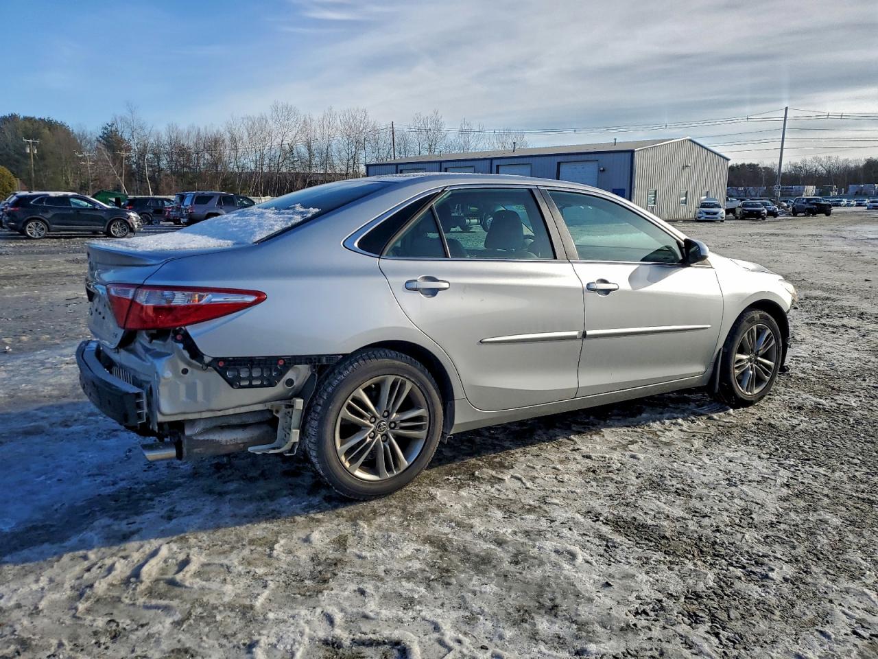 2015 TOYOTA CAMRY LE photo 3