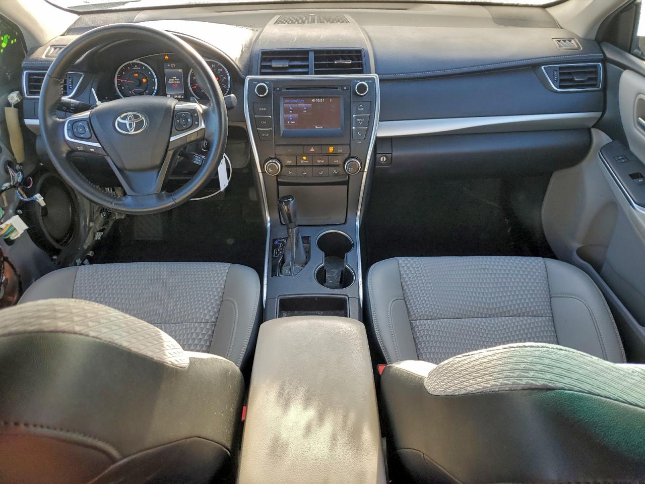 2015 TOYOTA CAMRY LE photo 8