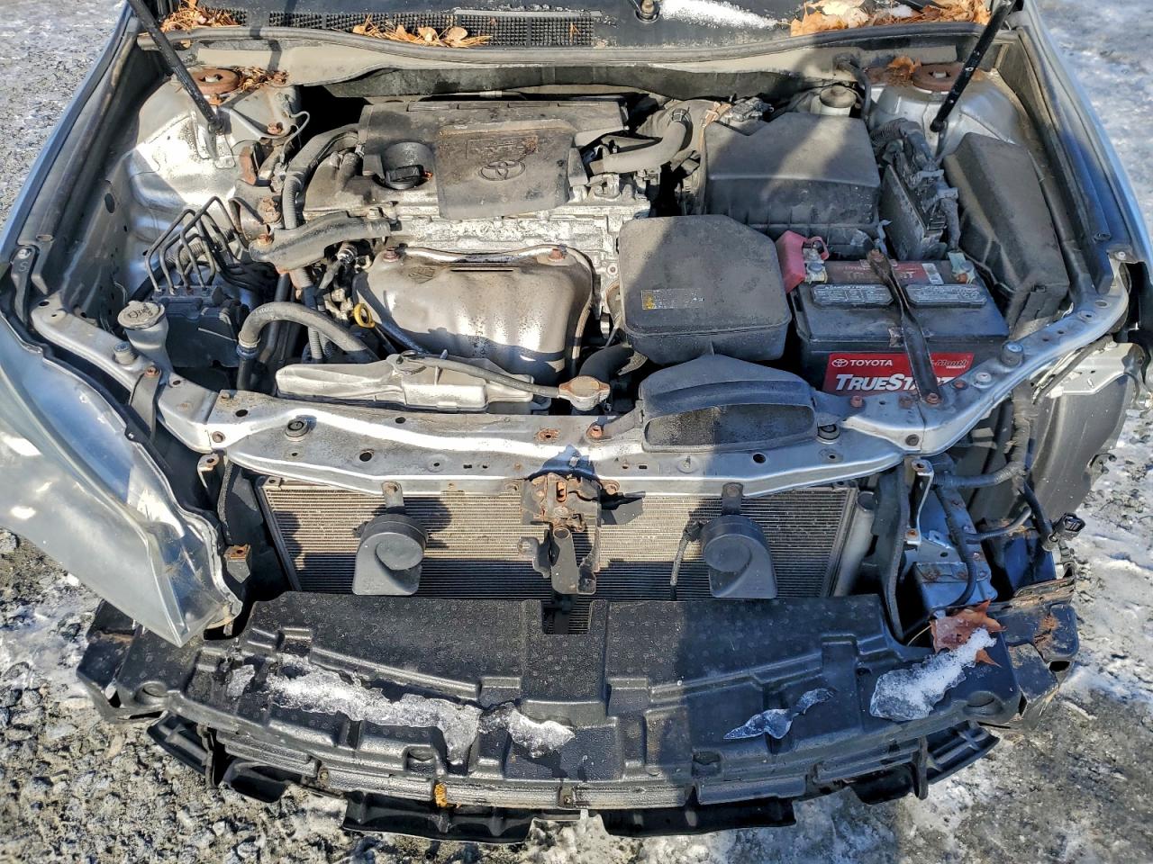 2015 TOYOTA CAMRY LE photo 11