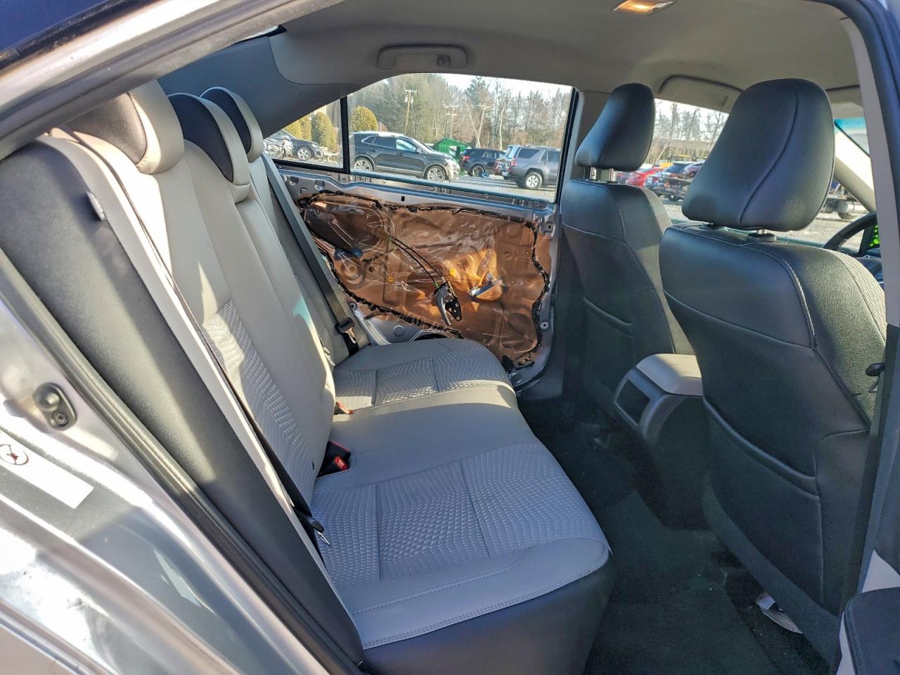2015 TOYOTA CAMRY LE photo 10