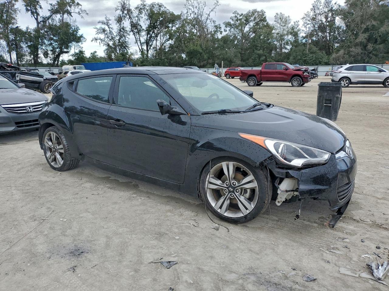 2017 HYUNDAI VELOSTER photo 4