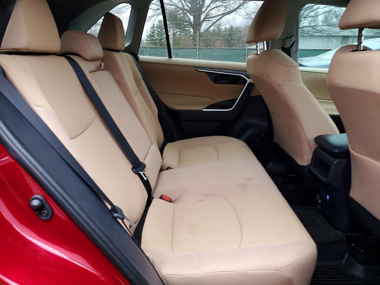 2019 TOYOTA RAV4 LE photo 11