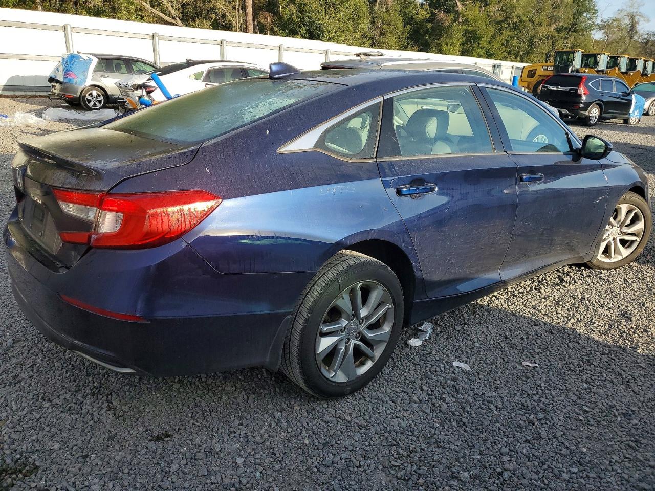 2018 HONDA ACCORD LX photo 3