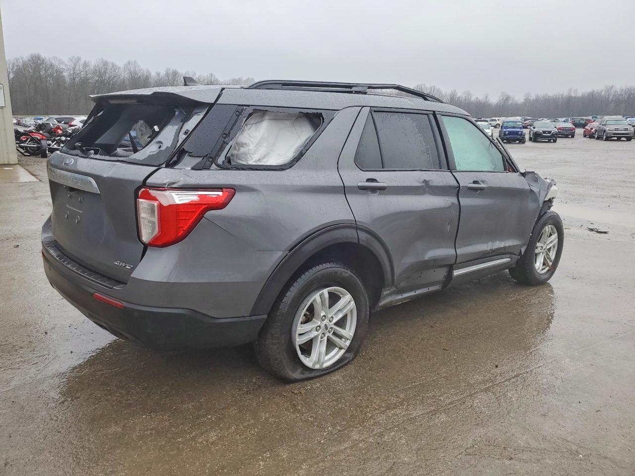2021 FORD EXPLORER XLT photo 3