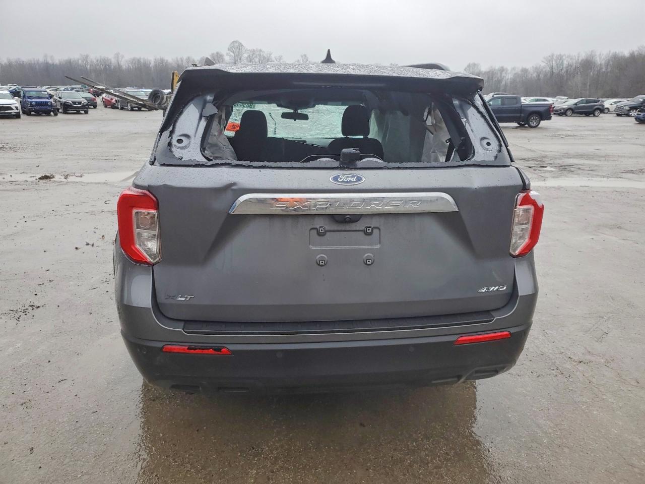 2021 FORD EXPLORER XLT photo 6