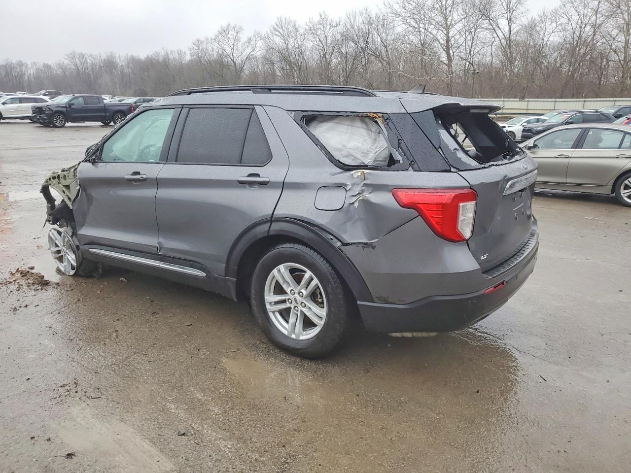 2021 FORD EXPLORER XLT photo 2