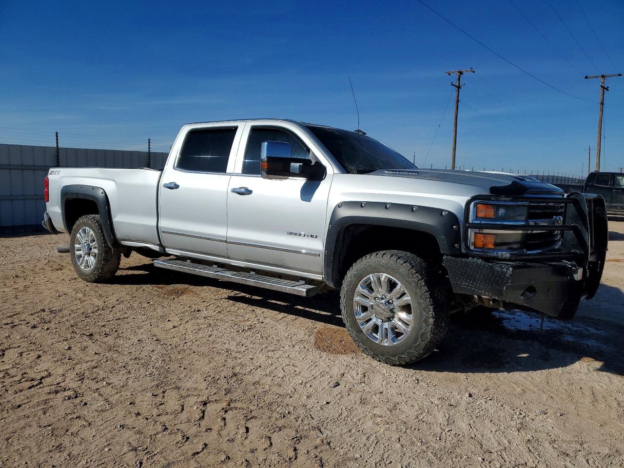 2019 CHEVROLET SILVERADO K3500 LTZ photo 4