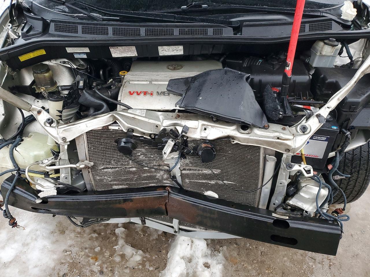 2004 TOYOTA SIENNA LE photo 12