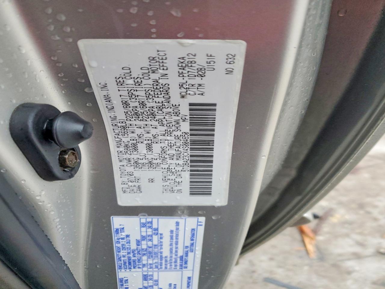 2004 TOYOTA SIENNA LE photo 13