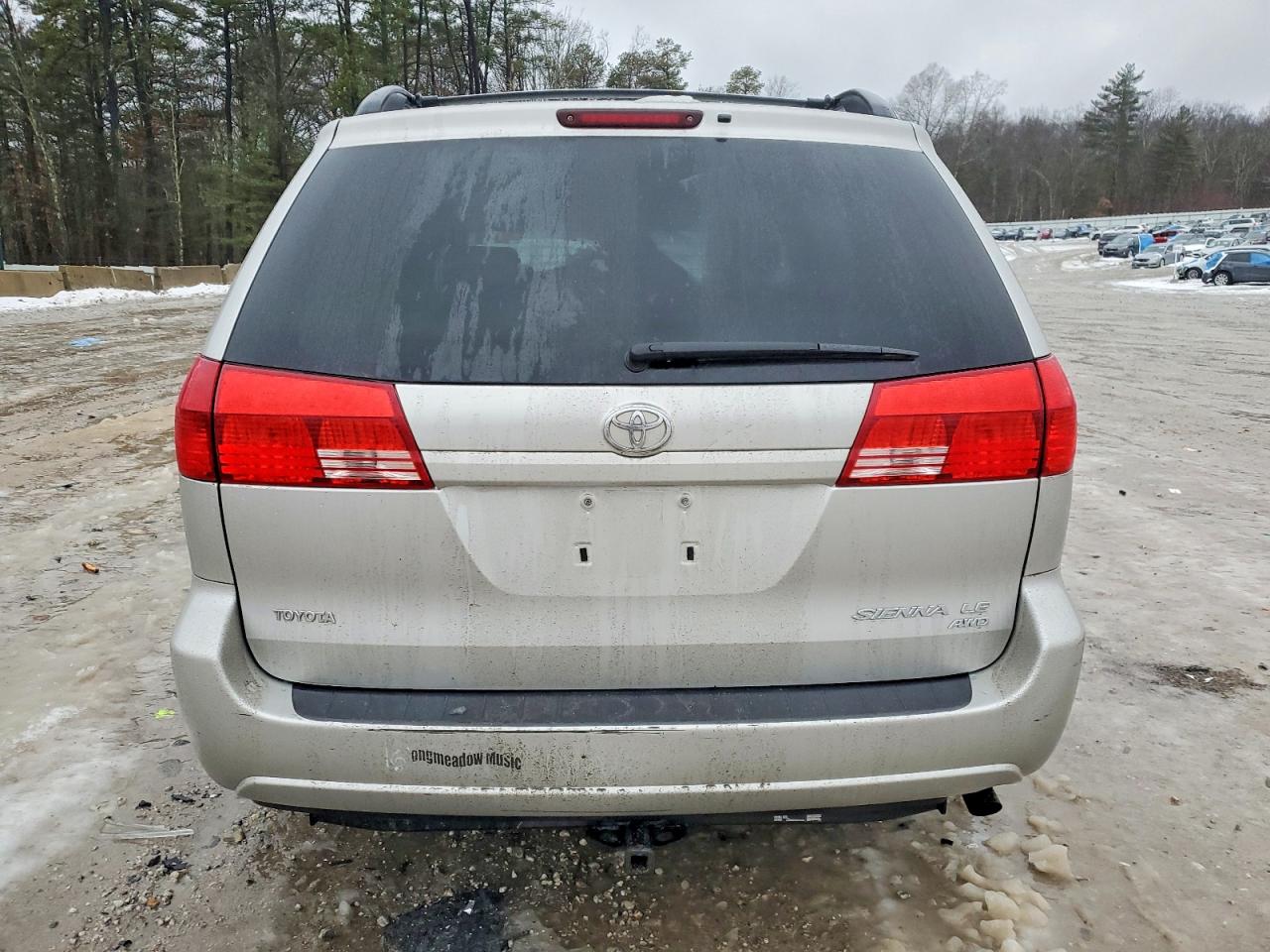 2004 TOYOTA SIENNA LE photo 6