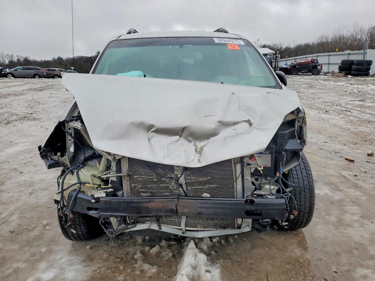 2004 TOYOTA SIENNA LE photo 5