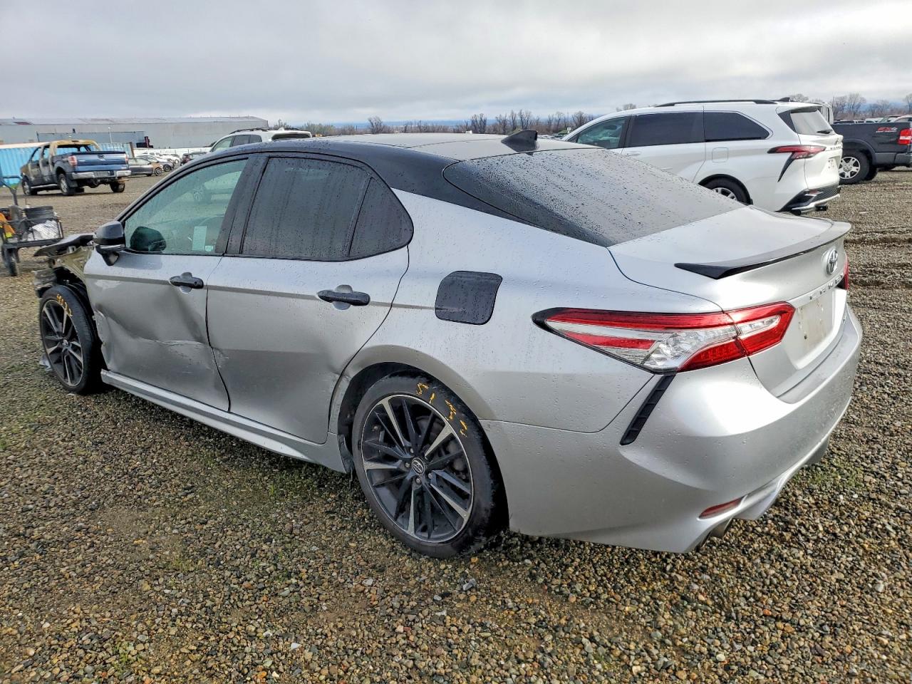 2019 TOYOTA CAMRY XSE photo 3