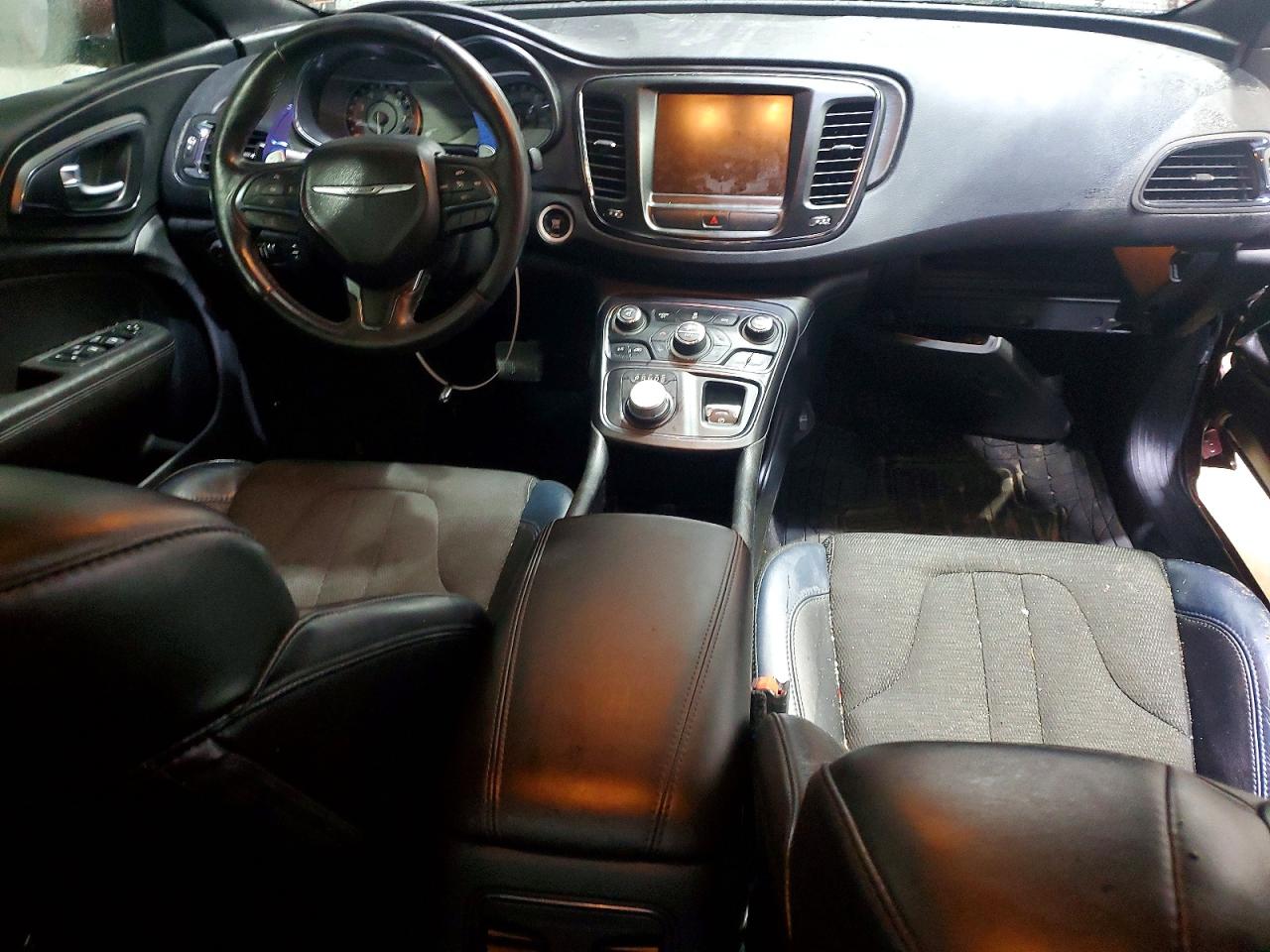2015 CHRYSLER 200 S photo 8
