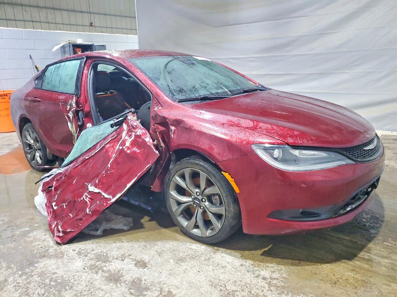 2015 CHRYSLER 200 S photo 4
