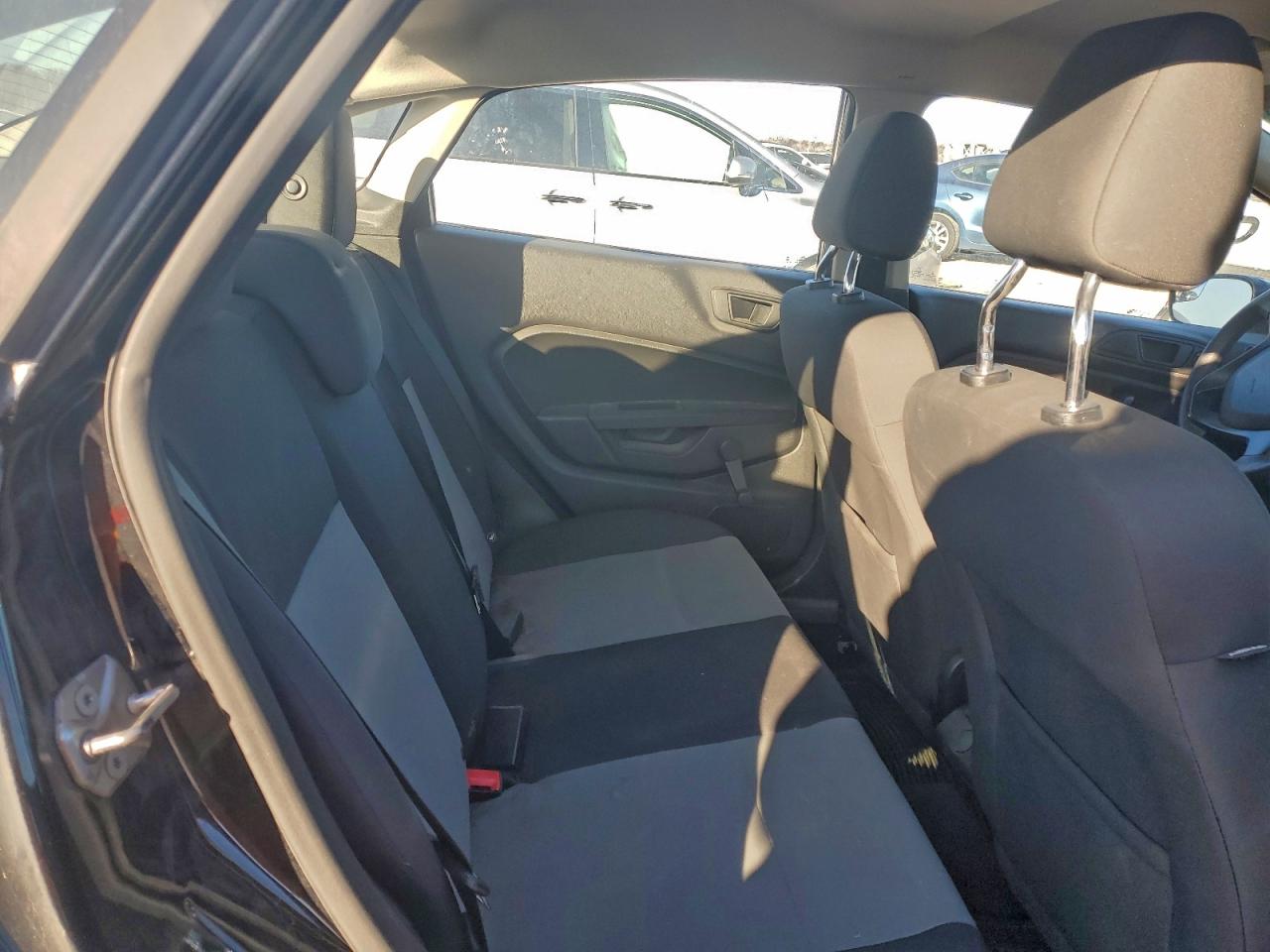 2016 FORD FIESTA S photo 10