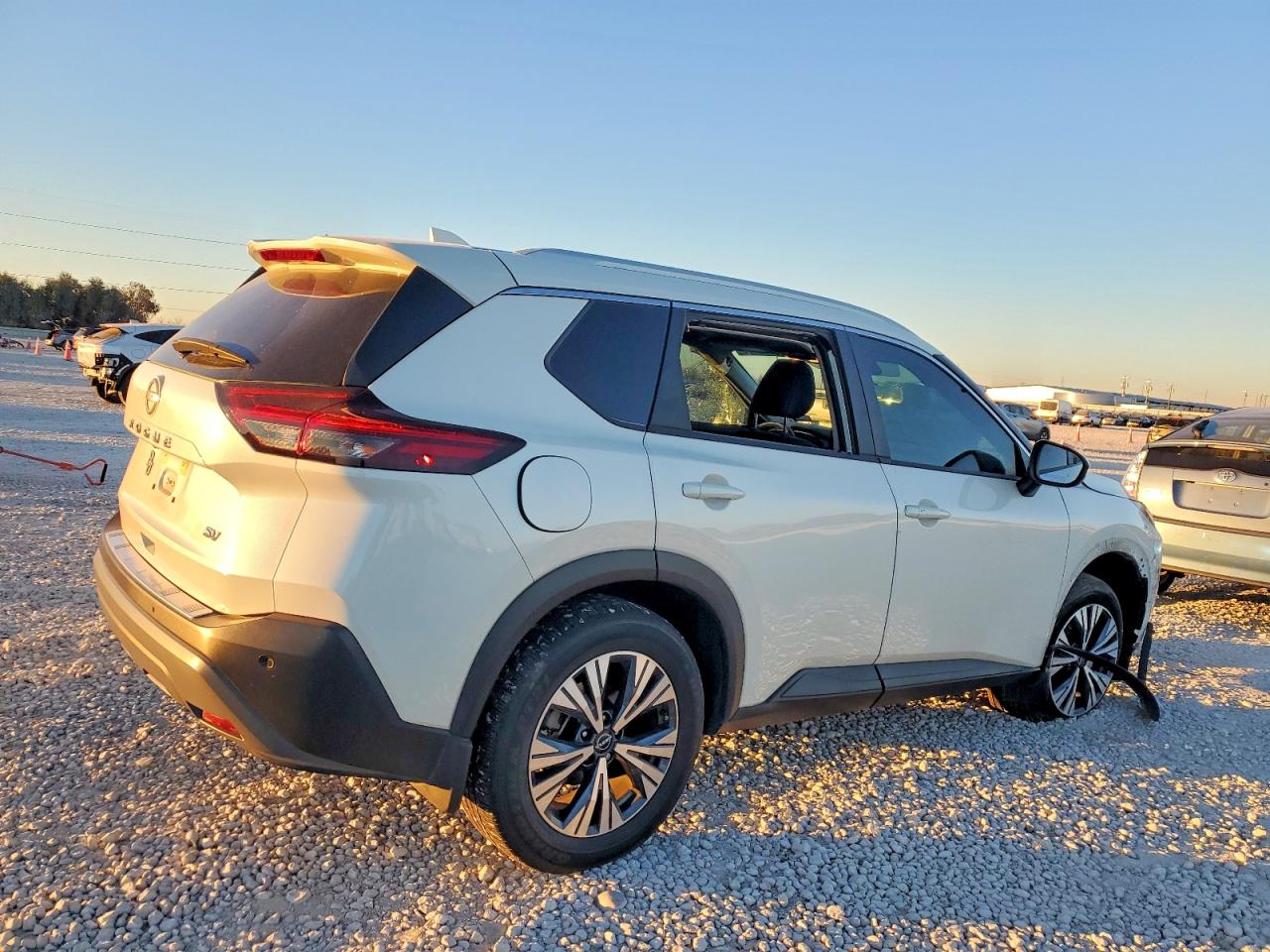 2023 NISSAN ROGUE SV photo 3