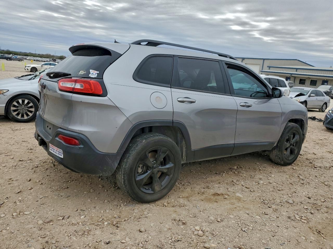 2016 JEEP CHEROKEE LATITUDE photo 3