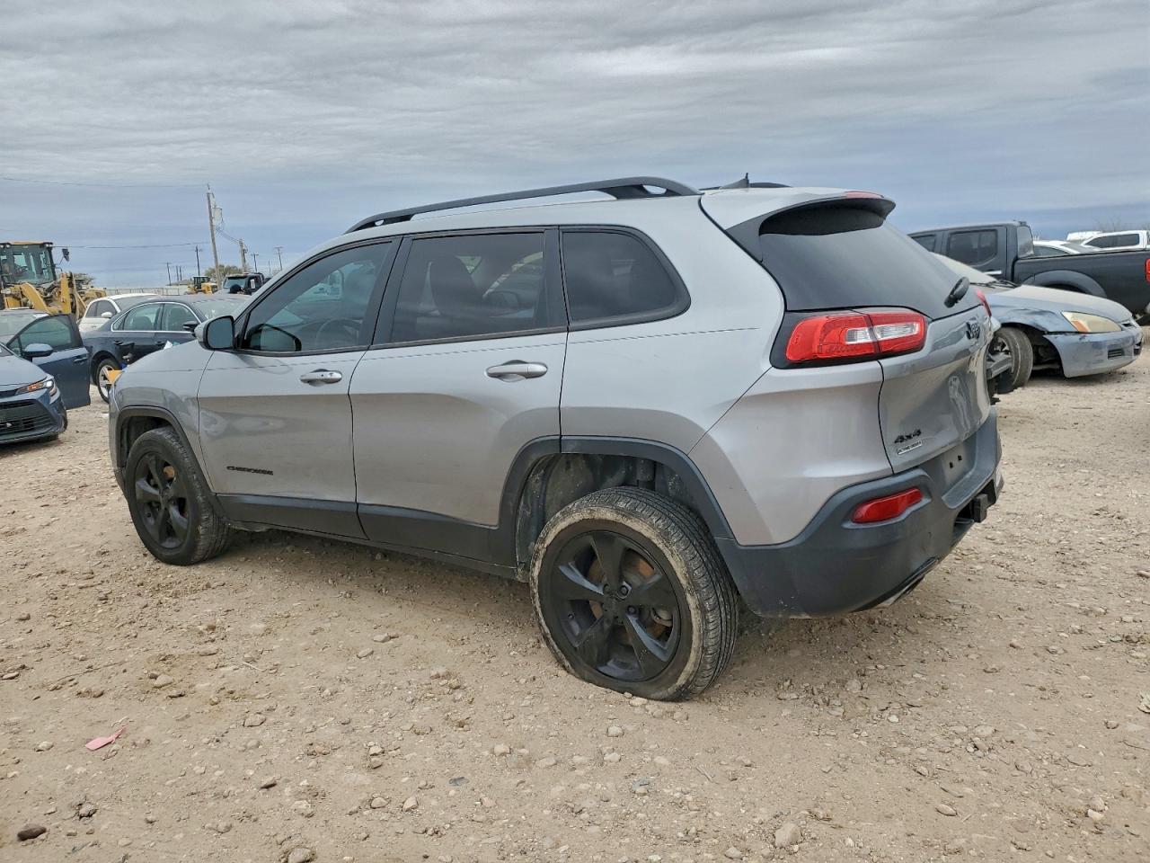 2016 JEEP CHEROKEE LATITUDE photo 2