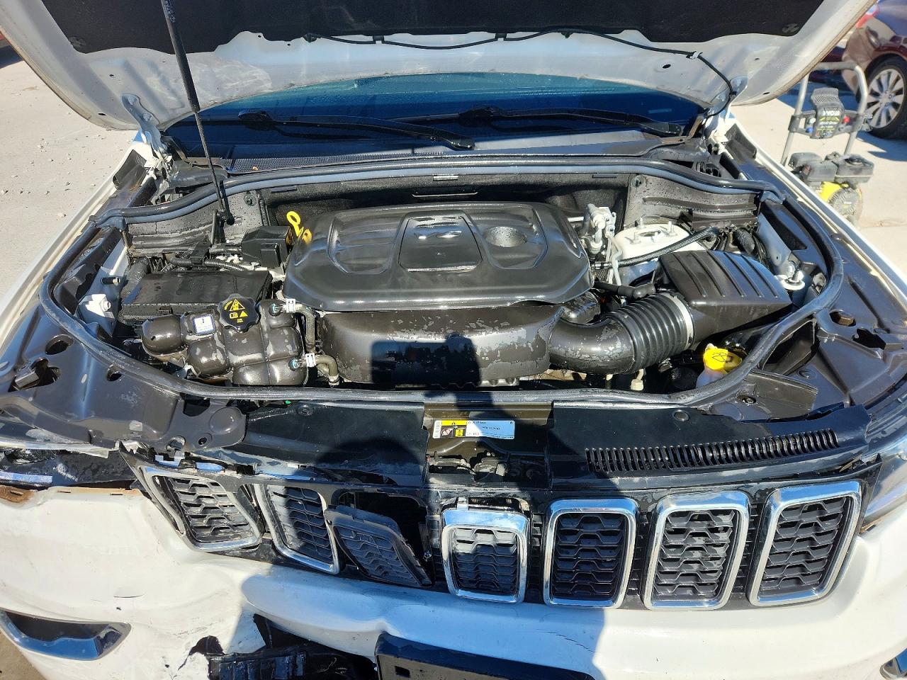2019 JEEP GRAND CHEROKEE LAREDO photo 23