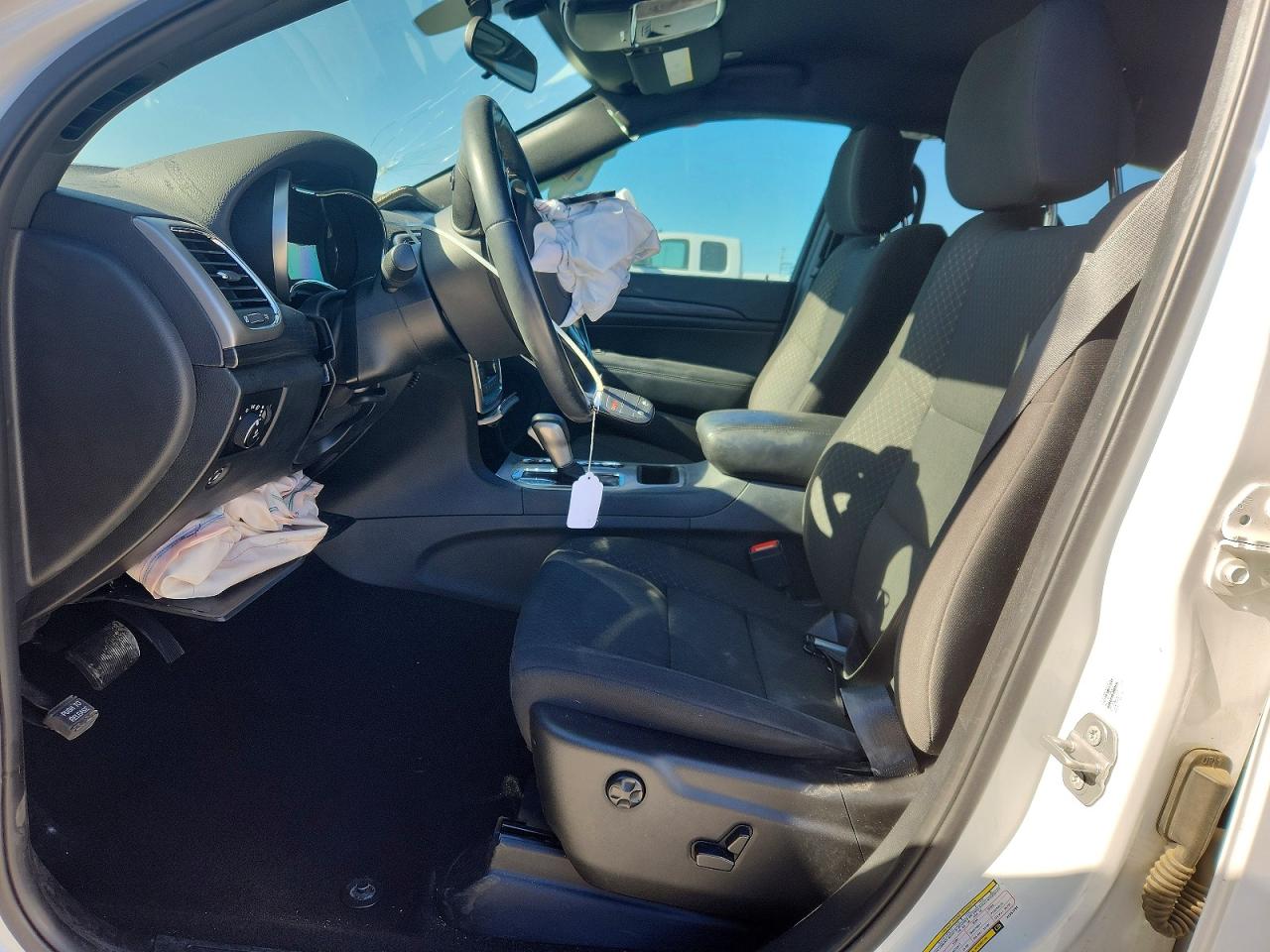 2019 JEEP GRAND CHEROKEE LAREDO photo 13