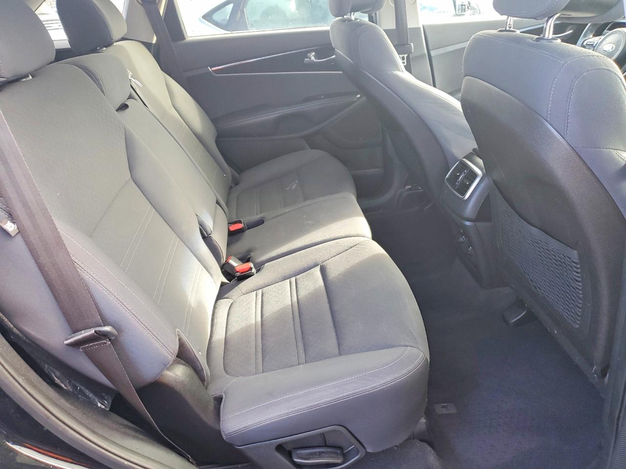 2016 KIA SORENTO LX photo 21
