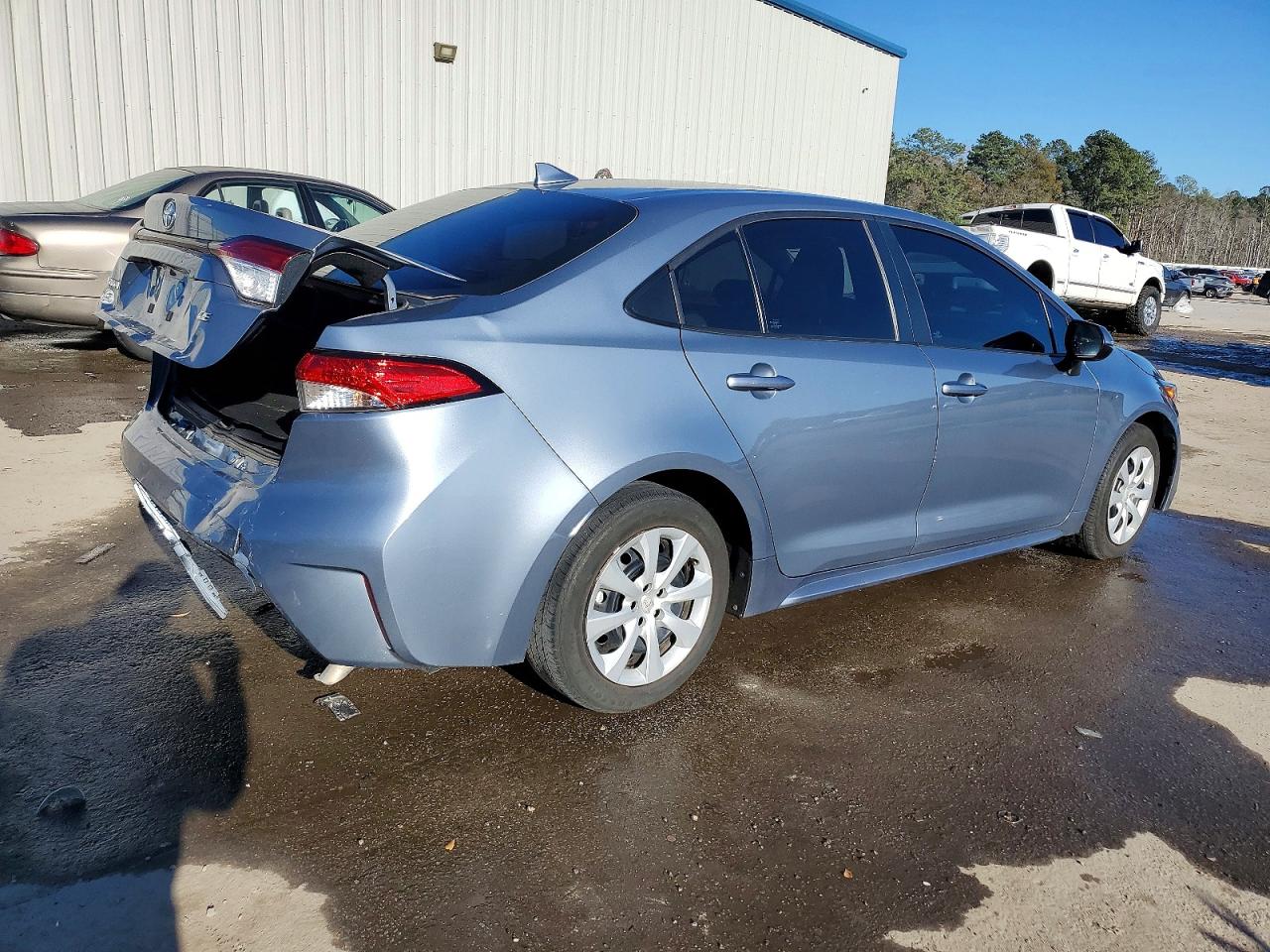 2024 TOYOTA COROLLA LE photo 3