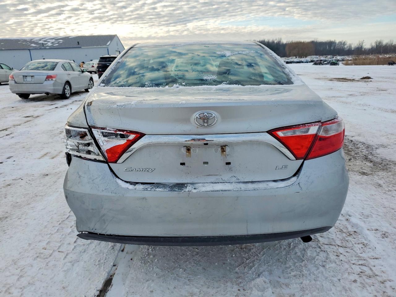 2016 TOYOTA CAMRY LE photo 11