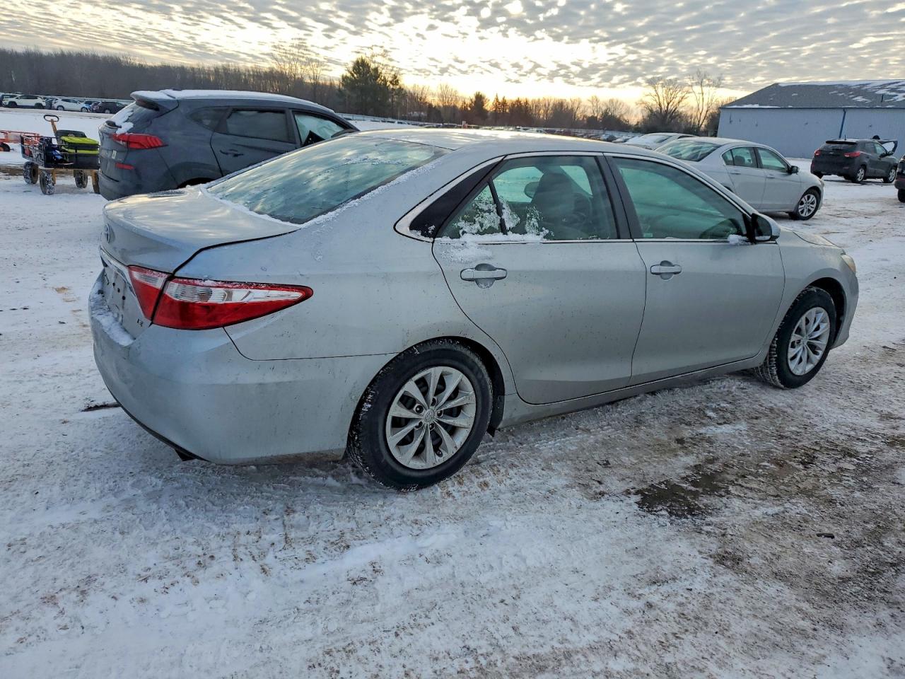 2016 TOYOTA CAMRY LE photo 5