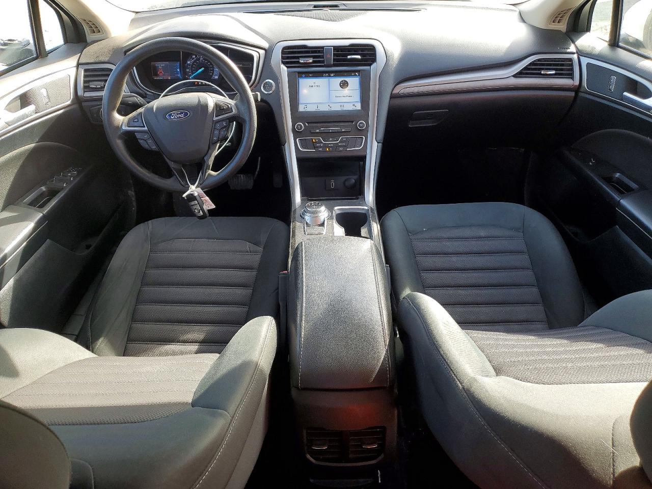 2017 FORD FUSION SE photo 8