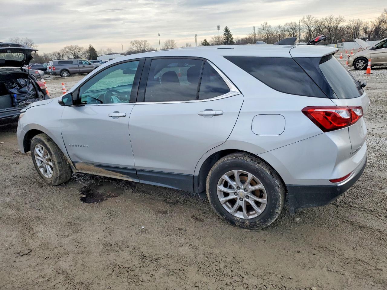 2019 CHEVROLET EQUINOX LT photo 2