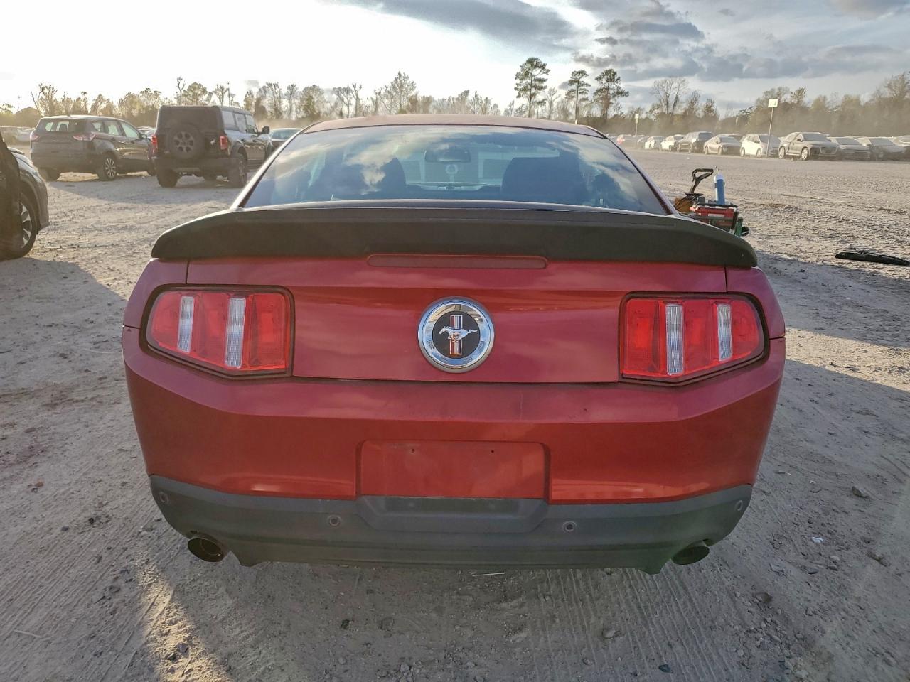 2012 FORD MUSTANG photo 6