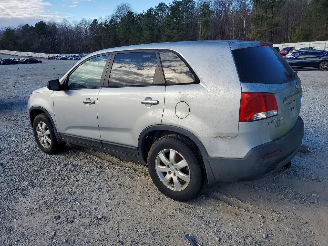 2011 KIA SORENTO BASE photo 2