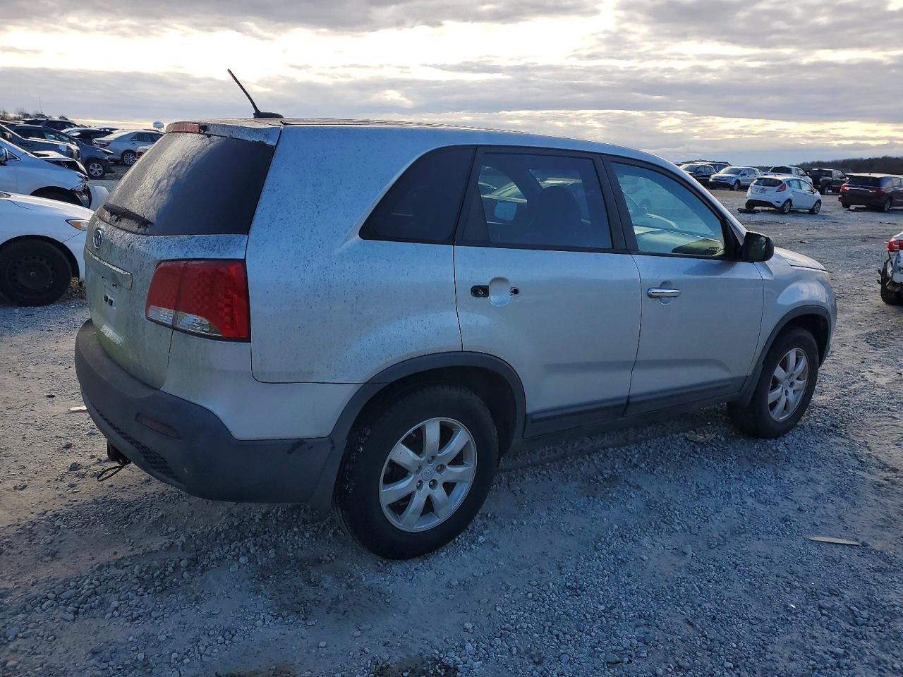 2011 KIA SORENTO BASE photo 3